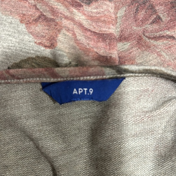 APT 9 Top Grey Pink Roses - Picture 4 of 4